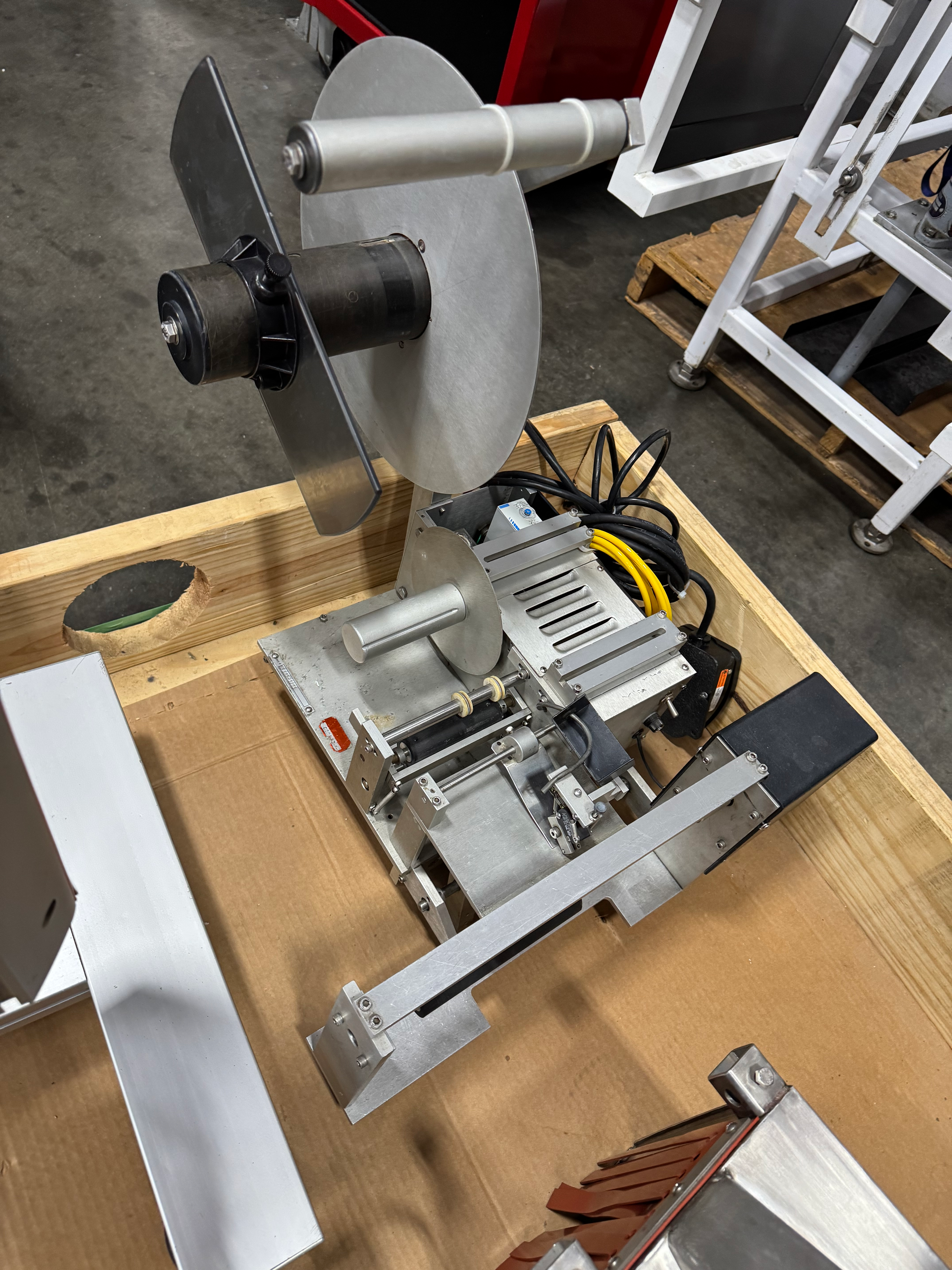 Universal Table Top Semi-auto bottle Labeler